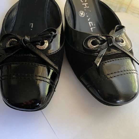 Chanel black leather patent mules heels slip on in slides 35.5 SANDALS pumps - Picture 2 of 9